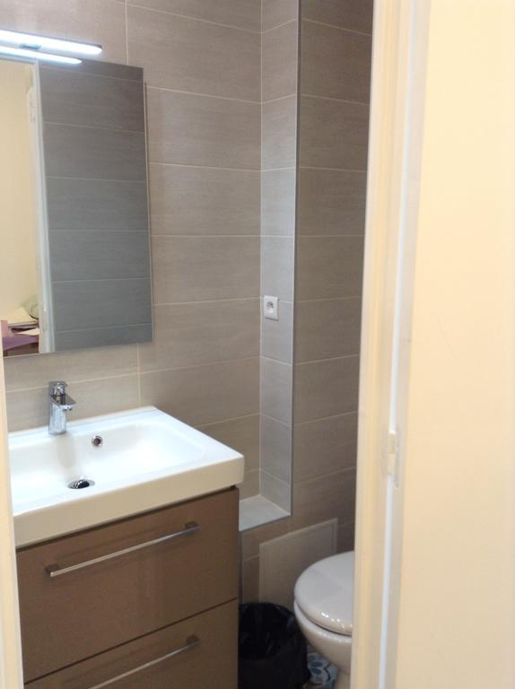 Hotel Richard Paříž Exteriér fotografie A shower cubicle