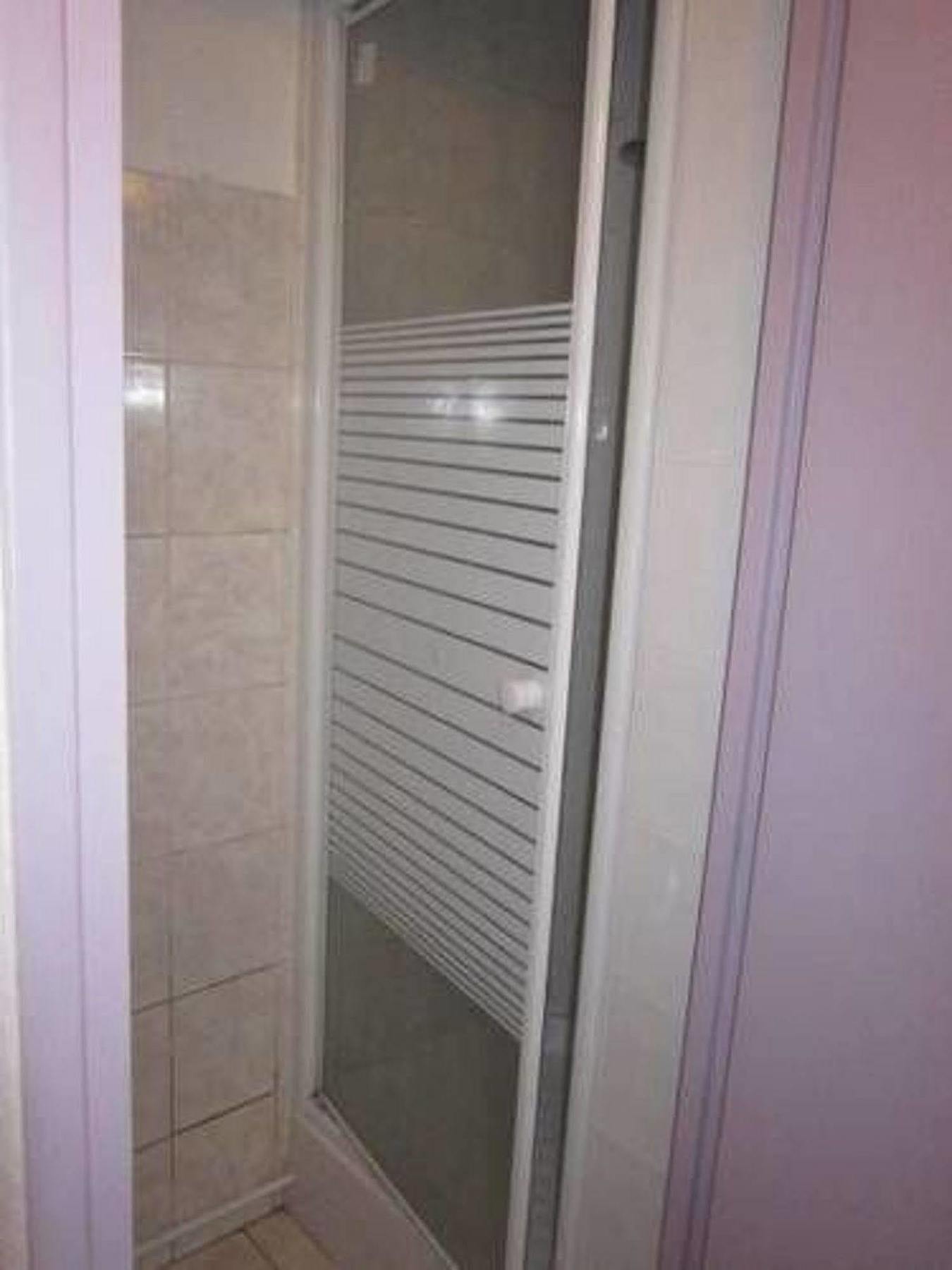 Hotel Richard Paříž Exteriér fotografie A shower door
